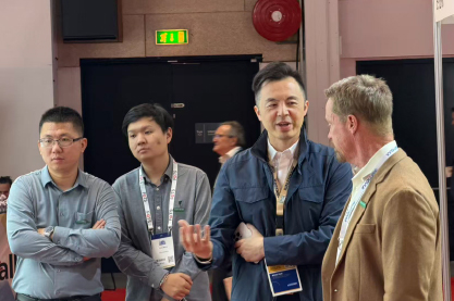 性能Up丨华工正源闪耀ECOC2025，AI光模块功耗再降1.5W