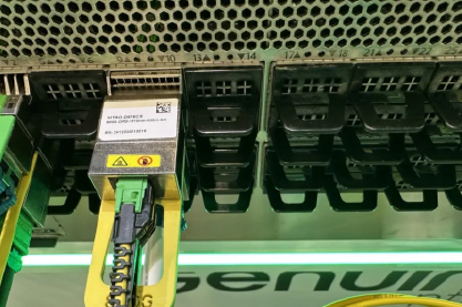 OFC2025丨华工正源全球首发800G DR8 MMC接口光模块